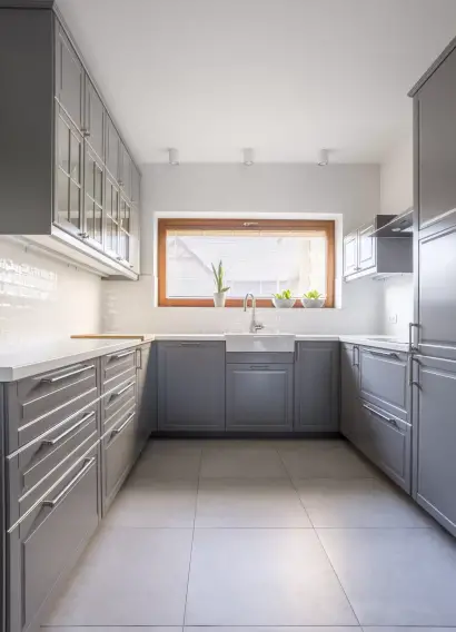 spacious-and-cosy-kitchen-with-a-window-2025-10-09-14-14-31-utc (3)